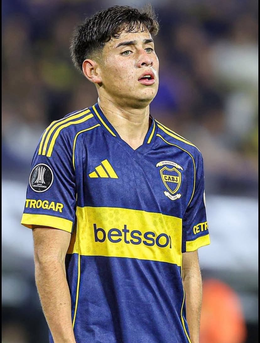 ArsenalRadar's tweet photo. 🚨 Arsenal are reportedly in the race for Boca Juniors wonderkid Tomás Aranda. 🇦🇷🔴⚪️

The 19-year-old attacking midfielder has attracted interest from Arsenal, Chelsea, Liverpool, Inter Milan, AC Milan and City Football Group, among others.

Aranda can operate as a No.10, left-sided midfielder or winger and is valued at around £15m, with Boca reportedly demanding his release clause to be paid in full.

A potential one to watch for Arsenal. 👀🇦🇷 #afc