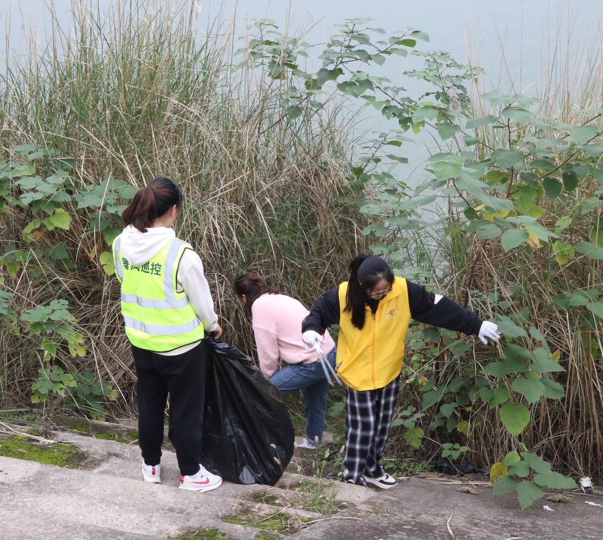 a4cBjPMWl2gHiLC's tweet photo. Join our neighborhood clean-up this Sat 9am at Central Park! Bring gloves, snacks u0026 make our community sparkle. All ages welcome! https://t.co/LDQ2WtJLtN