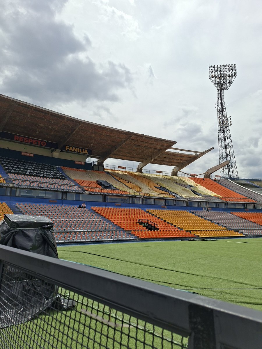 Maurofutbolyfe's tweet photo. 🔥 Asi avanzan las obras de desmonte de la cubierta de occidental del Atanasio @nacionaloficial y @DIM_Oficial 

Info con guadalupe mexican grill and bar la mejor comida mexicana de Medellín https://t.co/jrmTt6uQQY