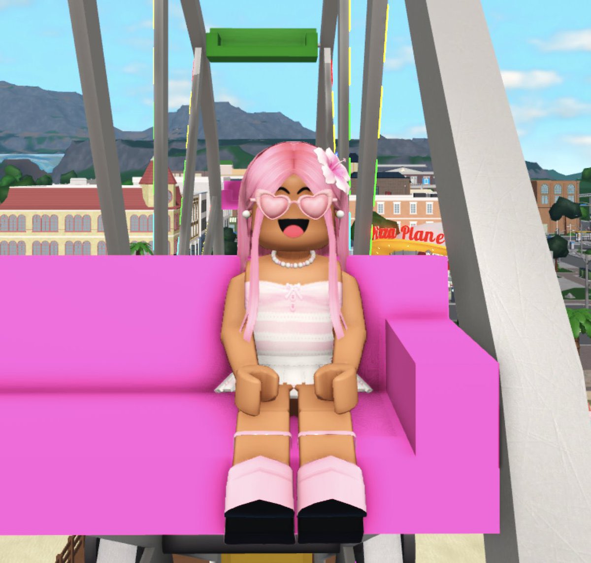 robloxbithdays's tweet photo. NAME: Glossie (@glossieyt)
BIRTHDAY: October 6th, 2004
KNOWN FOR: Content Creation 
FUN FACT: The name Glossie came from mixing the word glossy (as she’s a lover of lipgloss) and her real name Ellie! https://t.co/yF8xhaahos