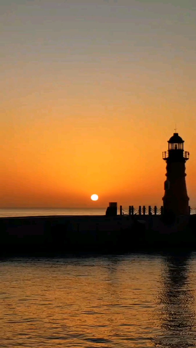 FatimaToto3's tweet photo. Just wrapped up a quick day trip to the coastal lighthouse! The crisp sea breeze and golden hour views made this tiny adventure totally worth it ， https://t.co/gqqSaNtOn9