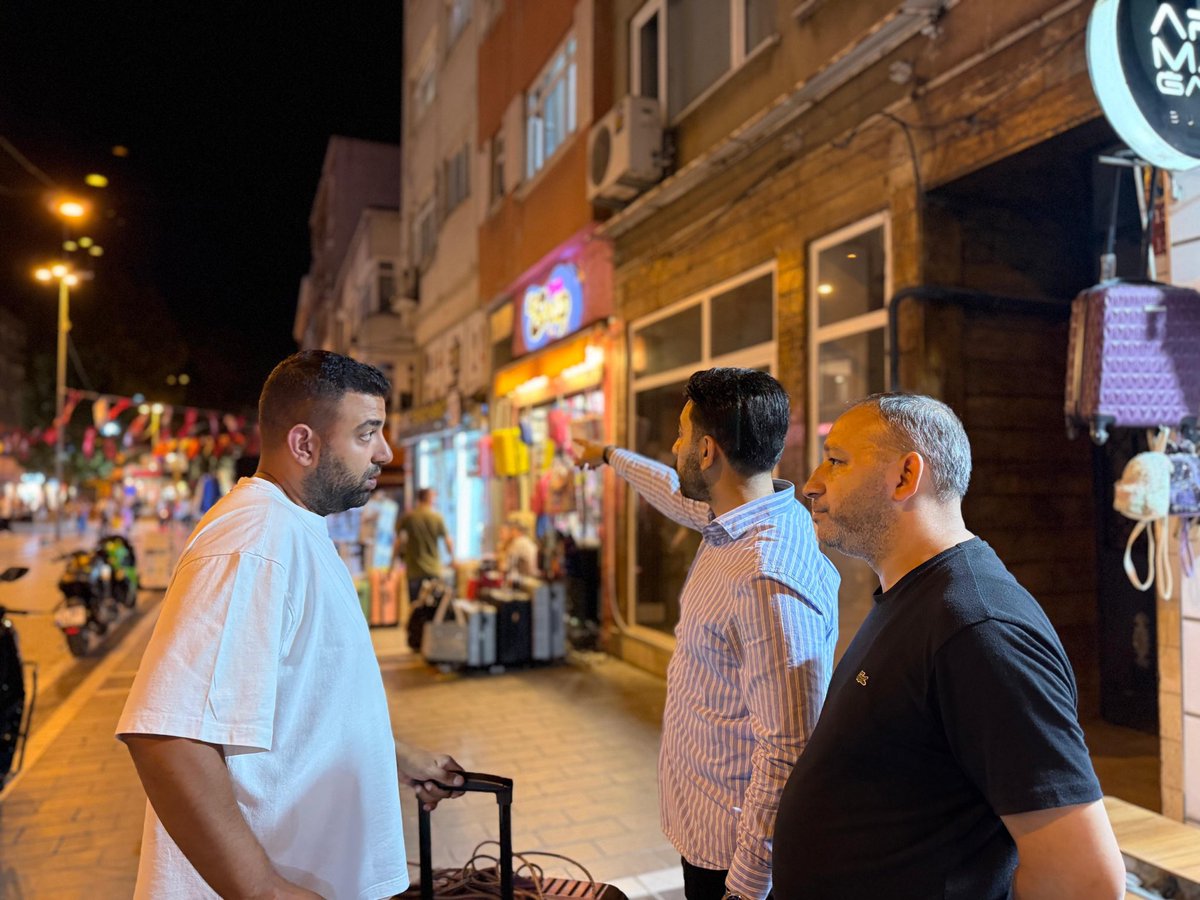 beyogluakgenc's tweet photo. Gençlik Kolları Başkanımızla birlikte Kasımpaşa Kızılay Meydanı’ndaki esnaflarımızı ziyaret ederek hayırlı işler diledik.

Komşularımızı ve esnafımızı 29 Ağustos’ta gerçekleşecek  festivalimize davet ettik. https://t.co/lrICupHgJd