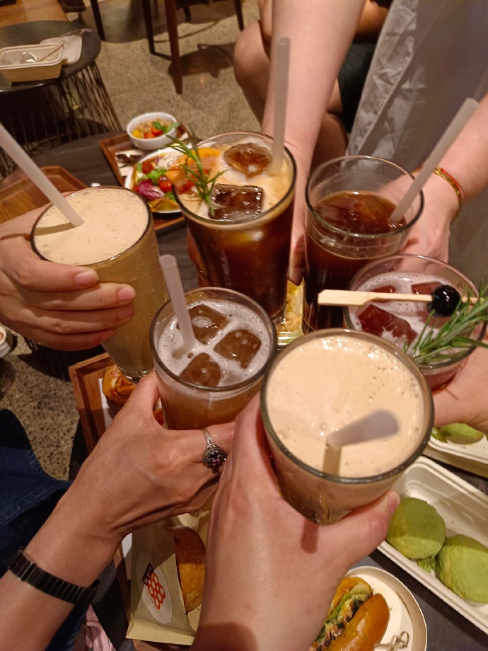FAfriyedi's tweet photo. Coffee + old friends = the best kind of Saturday magic. So glad we caught up today! https://t.co/PfwrBdax3m