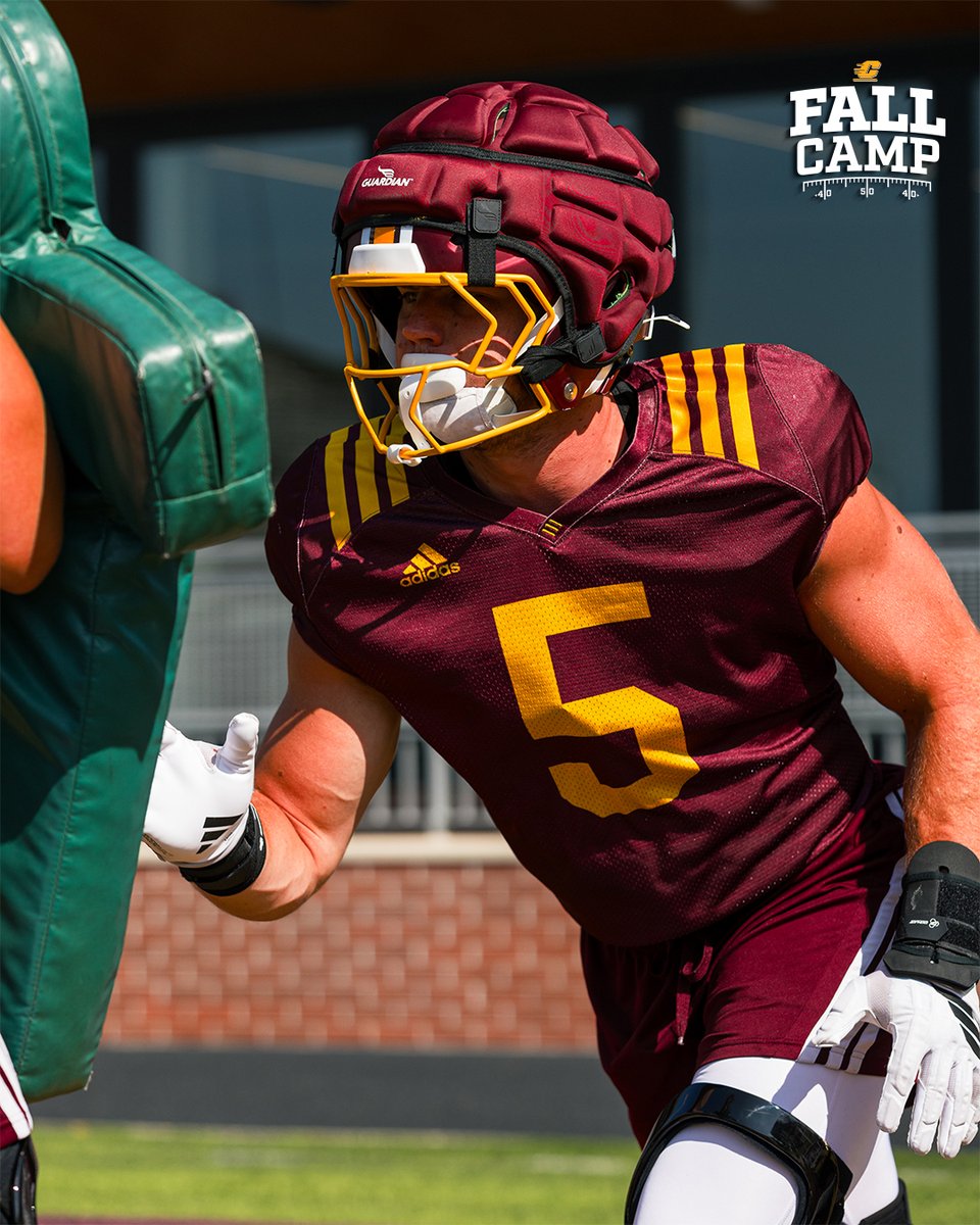 CMU_Football's tweet photo. Focused In.

#FireUpChips https://t.co/rcEQilastg