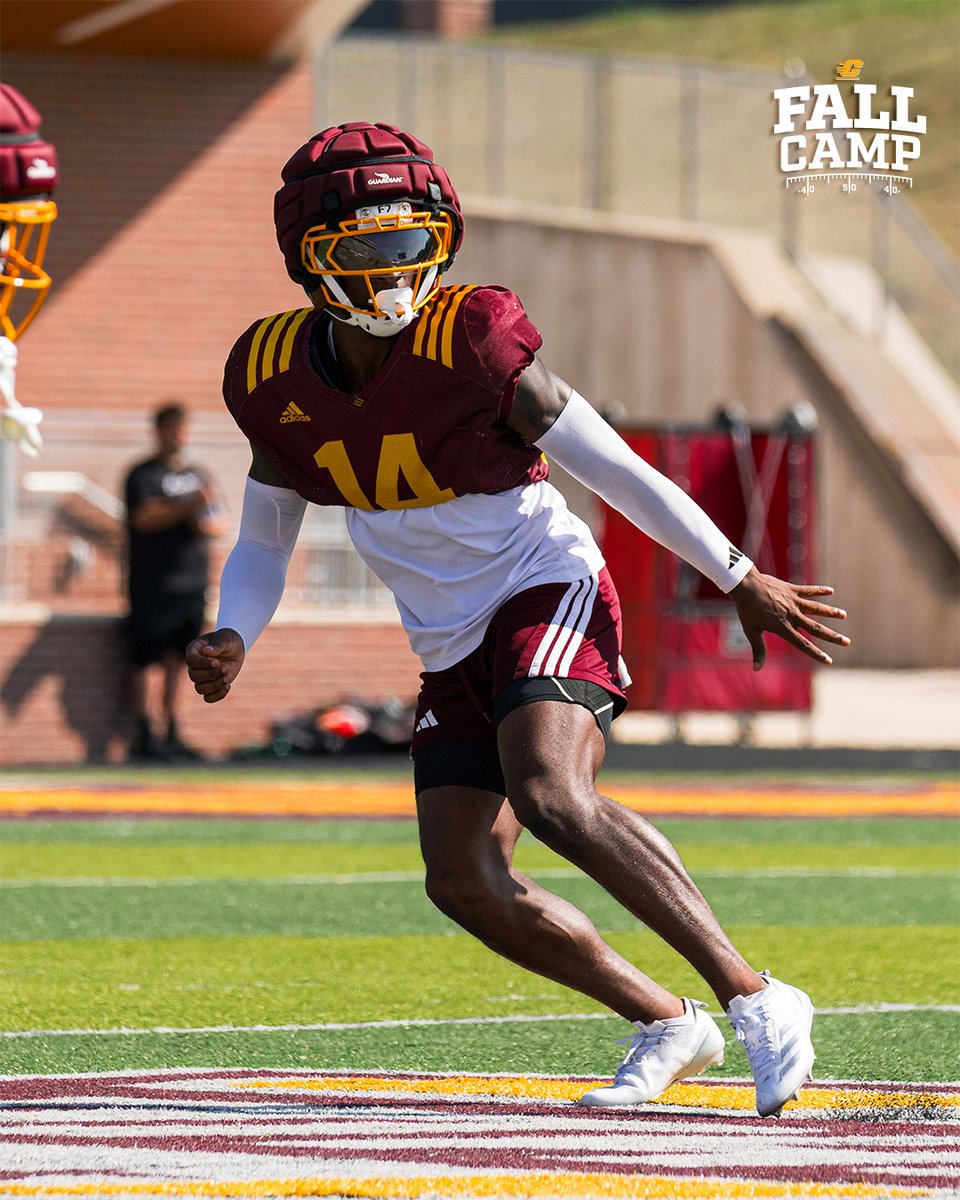 CMU_Football's tweet photo. Focused In.

#FireUpChips https://t.co/rcEQilastg