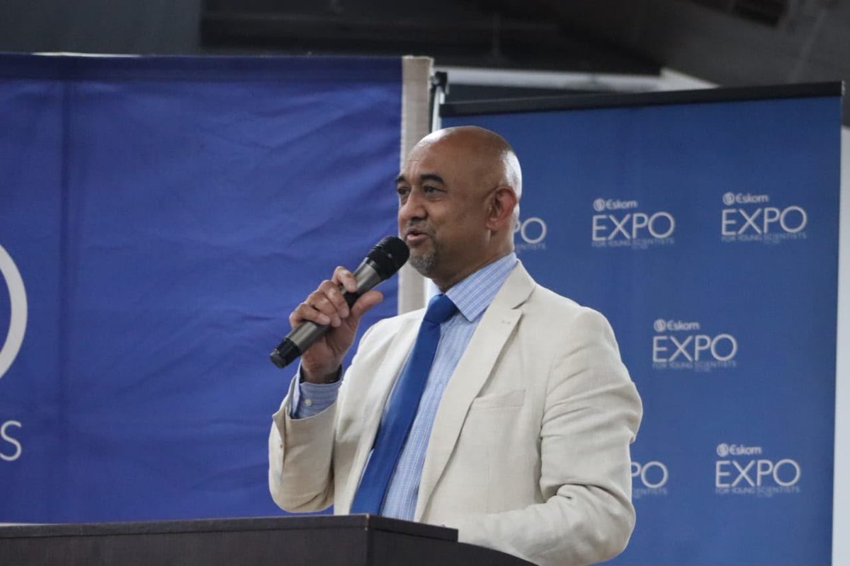 DBE_SA's tweet photo. Messages of support were shared with participating learners at the Eskom Expo for Young Scientists, with Executive Director Mr Parthy Chetty encouraging learners to remain curious, innovative and committed to their scientific interests. He commended learners, teachers and parents for their dedication and support in nurturing young talent and developing the next generation of scientists and innovators.

Deputy Director for Information and Communications Technology, Ms Boitumelo Butjie, also encouraged learners to believe in their abilities, persevere and strive for excellence. She emphasised the importance of innovation, continuous learning and embracing growth opportunities, reminding learners that determination, hard work and confidence are key to turning ideas and aspirations into meaningful achievements.

#EducationZA #GovZAUpdates #DiscoverEskomExpo #RegionalScienceFair
