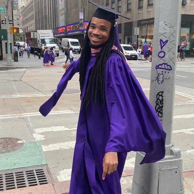 Fhenomenont's tweet photo. They will say that I was lazy ♉️🤍lol 
Shoutout class of '20! (📸: 5/2022 w/ mom). https://t.co/tdV7bVXAd4