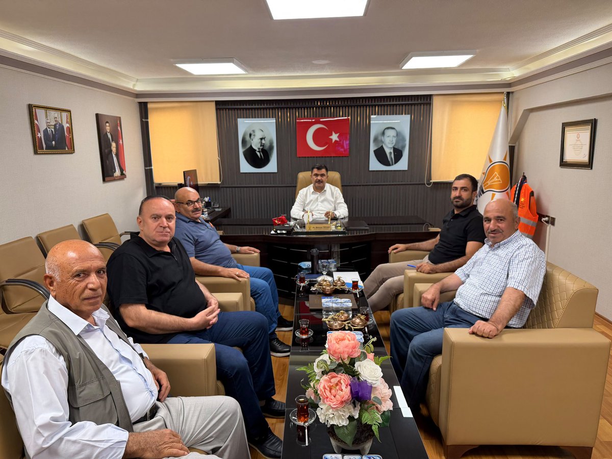 AKSahinbey27's tweet photo. 📍 19. Bölge Mahalle Başkanları İstişare Toplantısı

İlçe Başkanımız Av. Mehmet Tiryaki ve Teşkilat Başkanımız İsa Tabur’un katılımlarıyla, 19. Bölge Toplantımızı mahalle başkanlarımızla istişare toplantımızı gerçekleştirdik.

Toplantımızda mahallelerimizde yürütülen teşkilat çalışmalarını değerlendirirken Vatandaşlarımızın talep ve önerilerini merkeze alan hizmet anlayışımız doğrultusunda, saha çalışmalarımızı daha etkin ve verimli hale getirecek konular üzerine istişarelerde bulunduk.

@abuyukgumus 
@abdulhamitgul
@hakanaksu058
@iekarayel 
@fmfedaioglu
@FatmaSahin 
@mtahmazoglu 
@avmehmettiryaki 
@AKPartiG_Antep