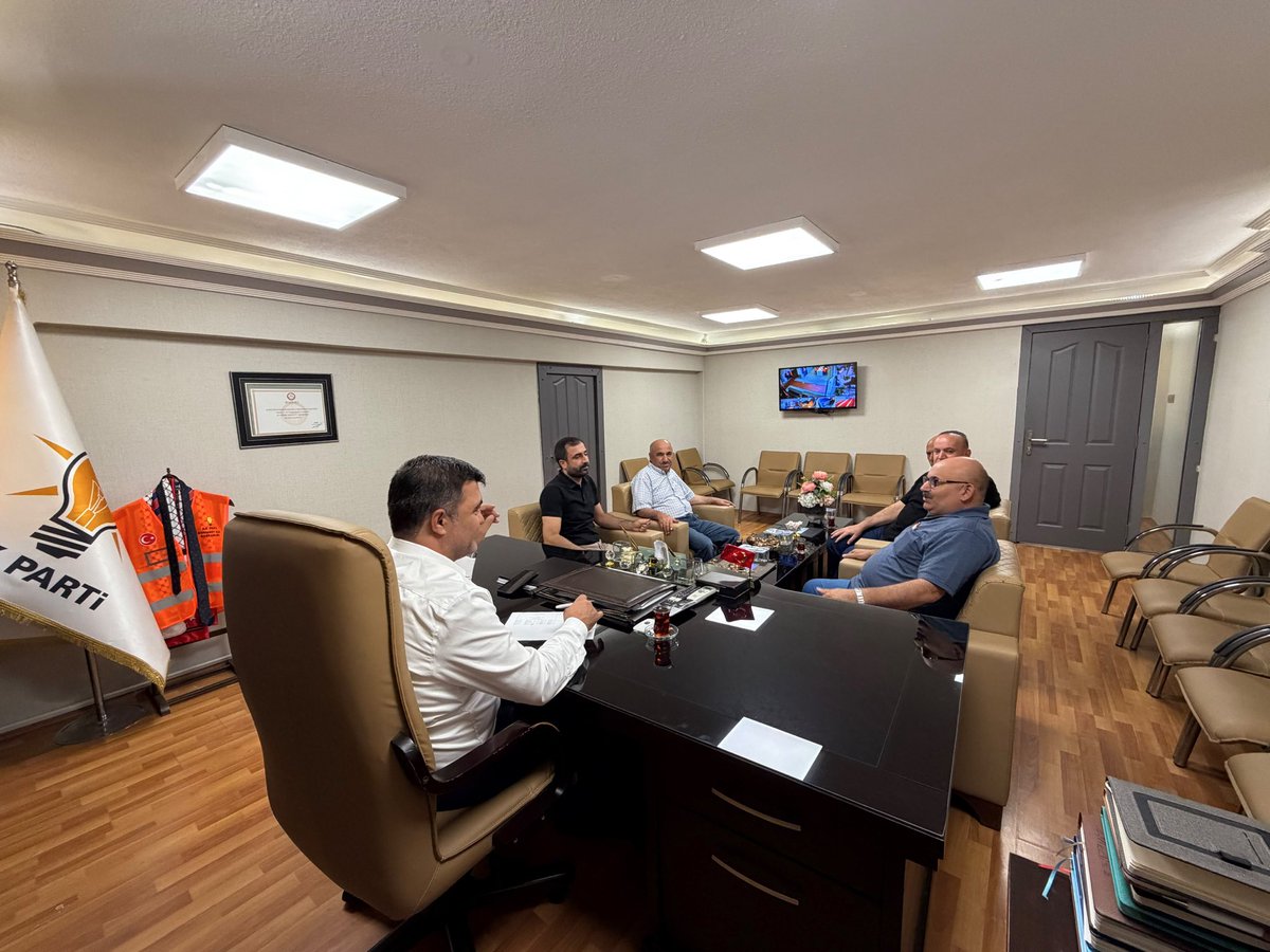 AKSahinbey27's tweet photo. 📍 19. Bölge Mahalle Başkanları İstişare Toplantısı

İlçe Başkanımız Av. Mehmet Tiryaki ve Teşkilat Başkanımız İsa Tabur’un katılımlarıyla, 19. Bölge Toplantımızı mahalle başkanlarımızla istişare toplantımızı gerçekleştirdik.

Toplantımızda mahallelerimizde yürütülen teşkilat çalışmalarını değerlendirirken Vatandaşlarımızın talep ve önerilerini merkeze alan hizmet anlayışımız doğrultusunda, saha çalışmalarımızı daha etkin ve verimli hale getirecek konular üzerine istişarelerde bulunduk.

@abuyukgumus 
@abdulhamitgul
@hakanaksu058
@iekarayel 
@fmfedaioglu
@FatmaSahin 
@mtahmazoglu 
@avmehmettiryaki 
@AKPartiG_Antep