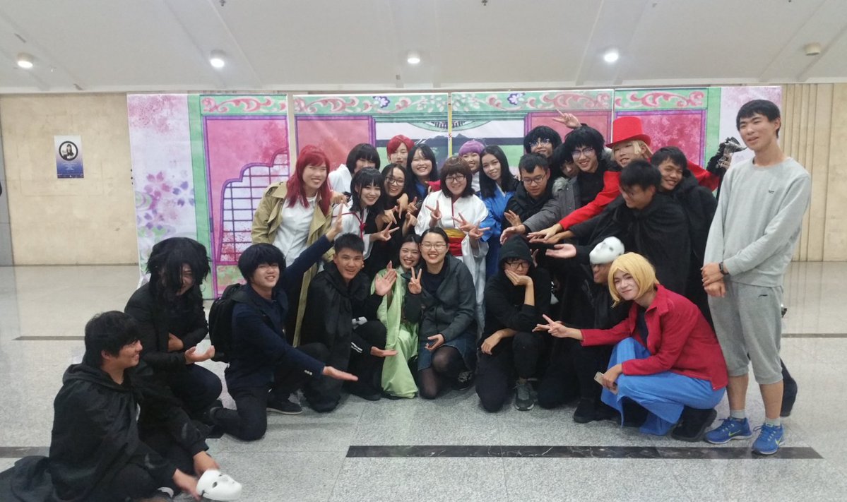 lisylima95's tweet photo. 今天的快乐被漫展承包啦！抽到了本命角色的无料，还和同好拍了好多合照，圆满的一天 https://t.co/seKjEUf3ke
