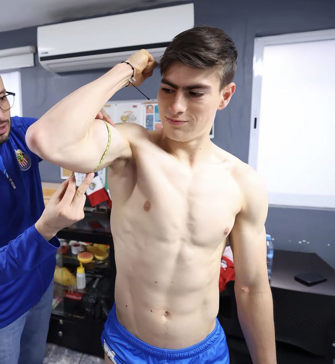 yiyiga23's tweet photo. Búrlense con lo de inflamadito González, my man is RIPPED https://t.co/CZAOXMgv9U
