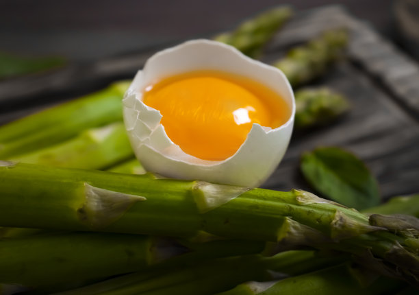 Nathan38828's tweet photo. Fresh local asparagus u0026 eggs just in! Perfect for weekend brunch vibes—grab yours before they’re gone ， https://t.co/6I0zJLS9mF