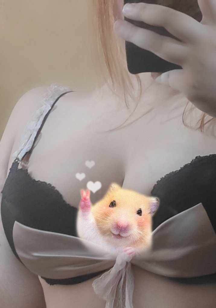 Erulyn26826's tweet photo. Everyone please stay quiet for 10 minutes , I just busted a huge load to Jamal Musiala 🙏🏻
Also check this real cute bra i got ><
#lacebra #cute https://t.co/UNuyPME4JI