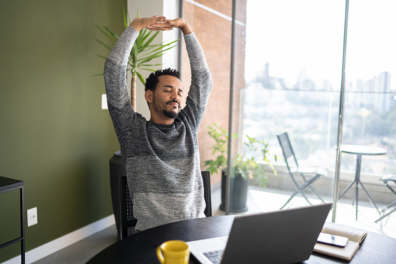 JohnDoesRamdomS's tweet photo. Small daily health habits win: 10 mins of morning stretching + drinking 2 cups of warm water first thing boost metabolism and mood! Try it today. #HealthyLife #WellnessTip， https://t.co/PQqzMhSTrE