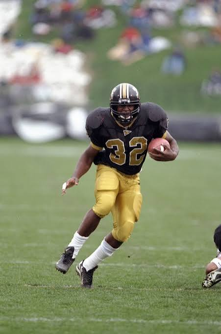 rngroty's tweet photo. @Austin_Lewellen That's Champagne or Vegas Gold, like Vandy, Purdue, Colorado. Mizzou's school color is Old Gold (think Notre Dame) IMO, these throwbacks would be perfect with the correct gold https://t.co/72oJOY4rdl