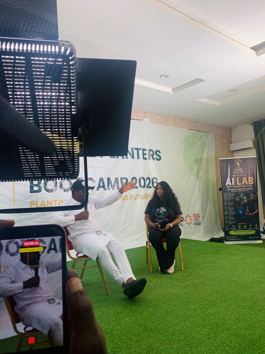 FuturePlanters's tweet photo. Our Planters are engaging with Hon. David Ombugado, PDP Gubernatorial Candidate, as he shares his experiences and encourages them to take personal development, growth and self-improvement seriously.

What are you currently working on becoming better at?

#FuturePlantersAfrica https://t.co/JfhfFVOW6m