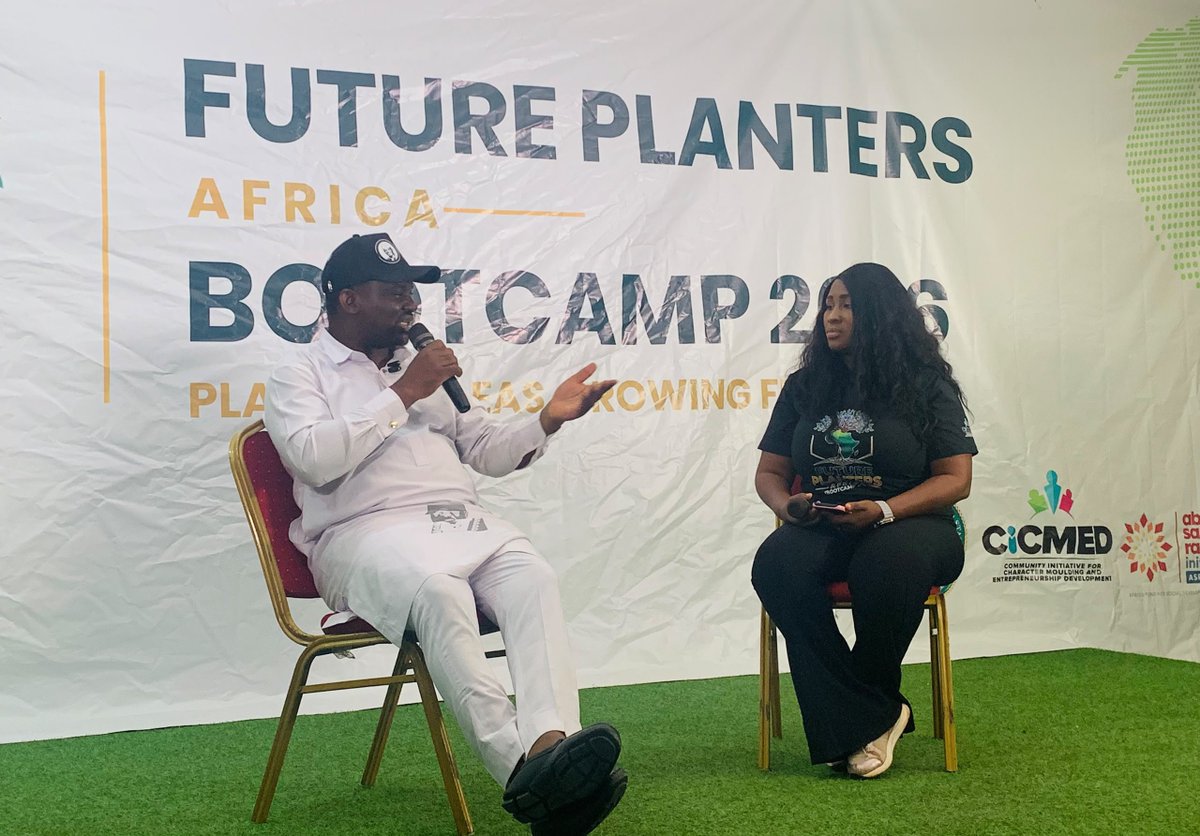 FuturePlanters's tweet photo. Our Planters are engaging with Hon. David Ombugado, PDP Gubernatorial Candidate, as he shares his experiences and encourages them to take personal development, growth and self-improvement seriously.

What are you currently working on becoming better at?

#FuturePlantersAfrica https://t.co/JfhfFVOW6m