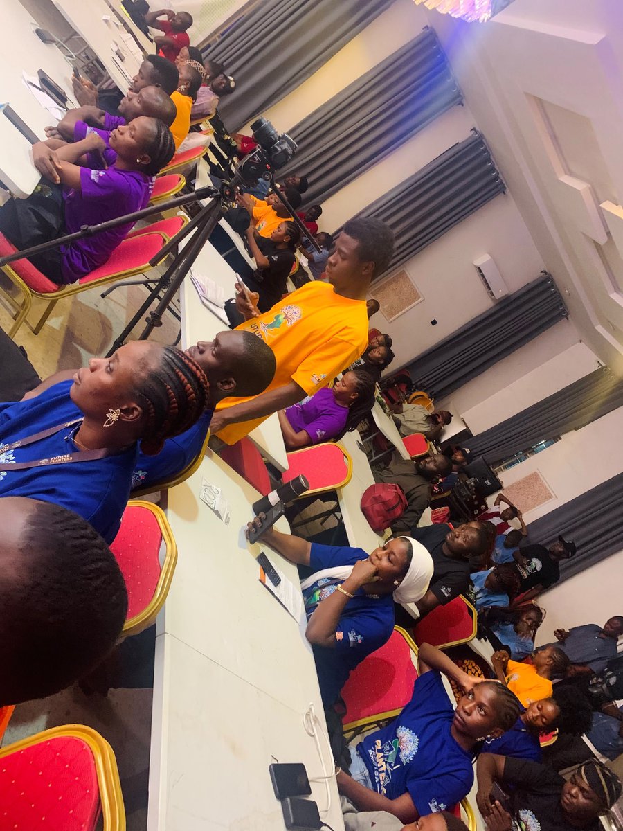 FuturePlanters's tweet photo. Our Planters are engaging with Hon. David Ombugado, PDP Gubernatorial Candidate, as he shares his experiences and encourages them to take personal development, growth and self-improvement seriously.

What are you currently working on becoming better at?

#FuturePlantersAfrica https://t.co/JfhfFVOW6m