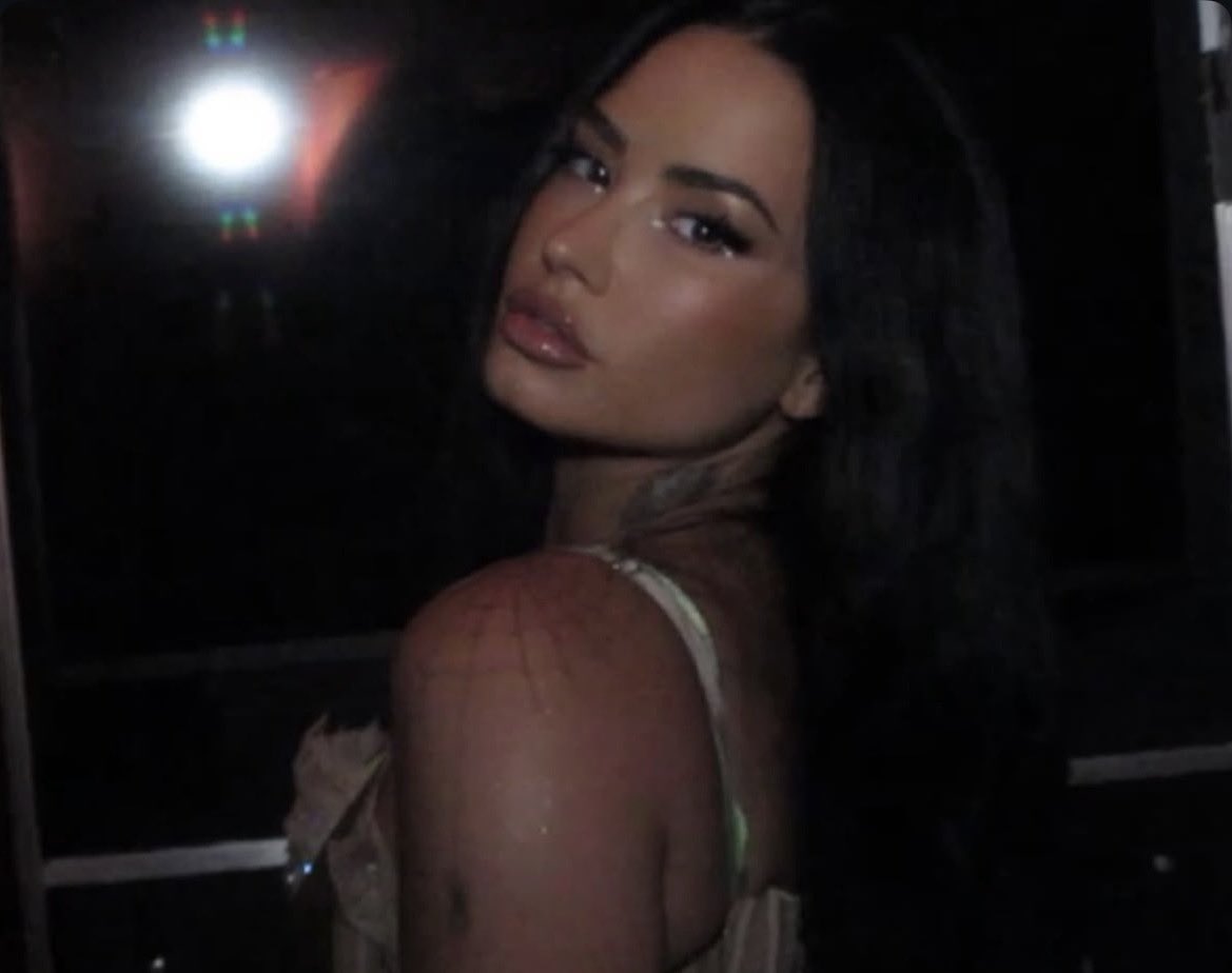 evwrddl's tweet photo. mulher mais bela do mundo https://t.co/Bwy4h2y2bH