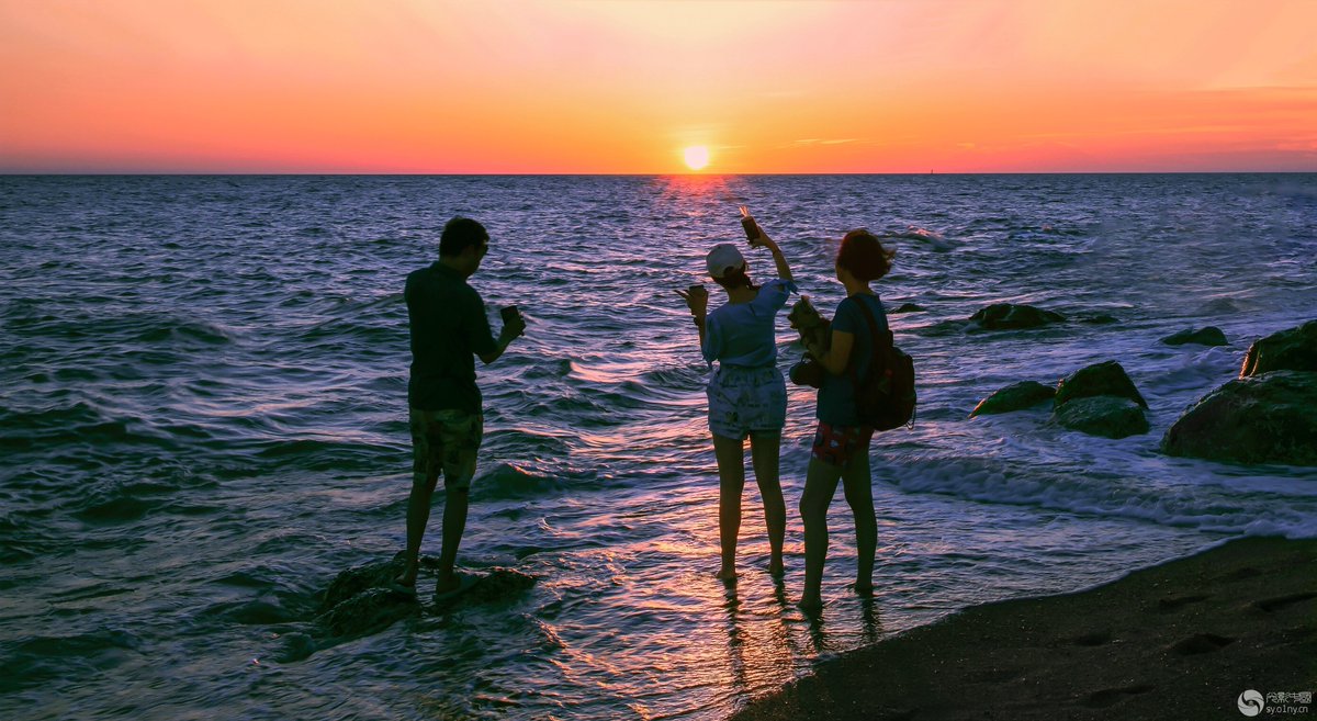 VRCbPBrepd65YDf's tweet photo. Our campus photography club is hosting a sunrise shoot at the city’s lake this Saturday! Bring your cameras, meet new creatives, and capture golden hour magic. Sign up via the link in our bio—spots are limited! https://t.co/JNizhr89pF