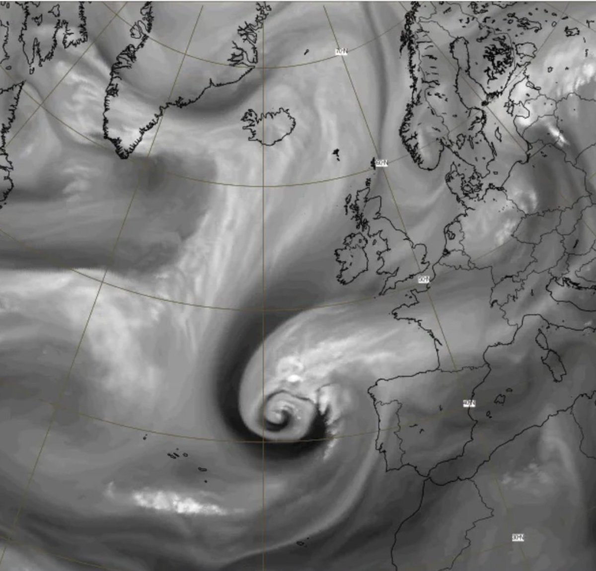 MeteoBrais1's tweet photo. La borrasca que se aproxima será subtropical 

A partir del fin de semana se formará una borrasca entre #Azores y #Portugal que tendrá unas características especiales para nuestras latitudes (aunque puntualmente no es del todo raro en los últimos años). Su núcleo será cálido, a diferencia de las borrascas que nos afectan habitualmente 

Los efectos llegarán a partir del domingo, aunque primero notaremos un ascenso moderado de las temperaturas el sábado y el domingo, ya que sus vientos nos llegarán del norte de África. Las lluvias asociadas a frentes o líneas, podrían tener un carácter "convectivo" en el cuadrante noroeste entre el domingo y el lunes (Seguiremos atentos🧐)