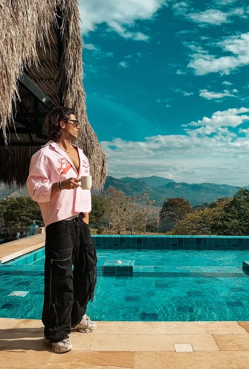 awonderfulday21's tweet photo. Nuevo post de Luca!
Feliz y guapísimo🥰
DISFRUTA, LINDO!!!😍
#LucaOne20Ag https://t.co/Klms8uHkN4