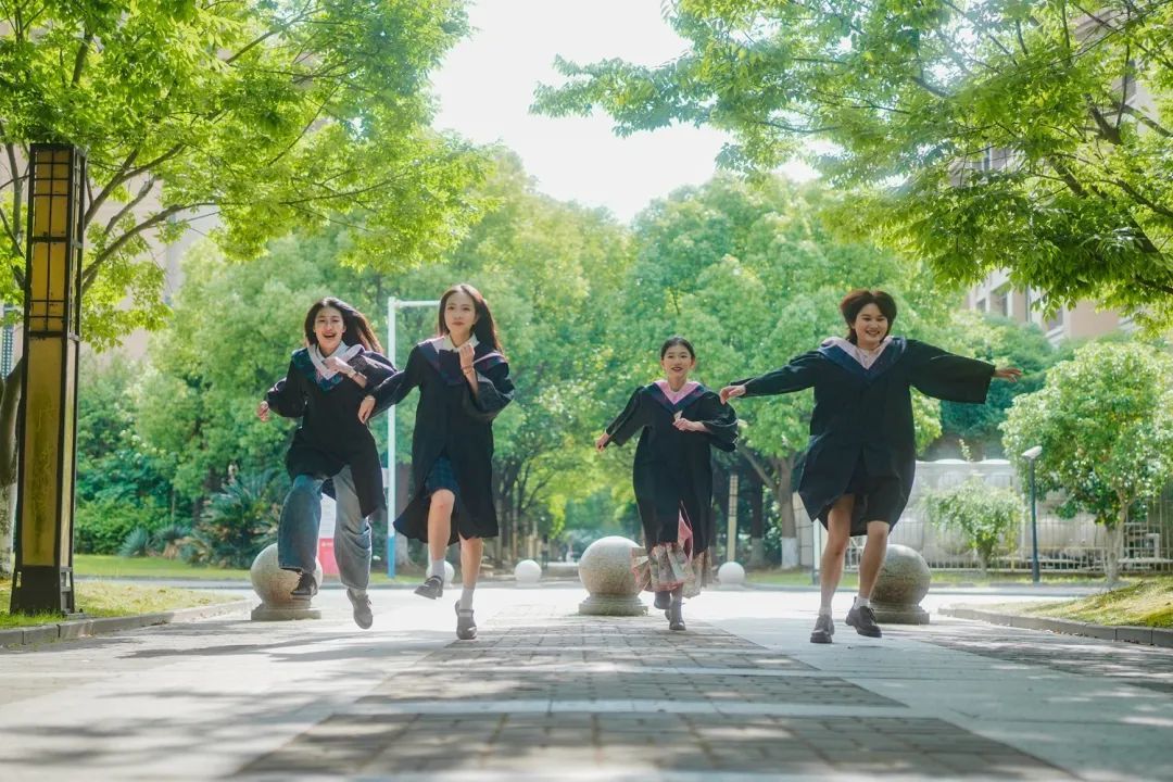 PartnerGMM's tweet photo. Graduation vibes hit different  Last walk through campus, cheers with old crew, and off to whatever’s next—grateful for every laugh and lesson! https://t.co/u7Xu6MB97m