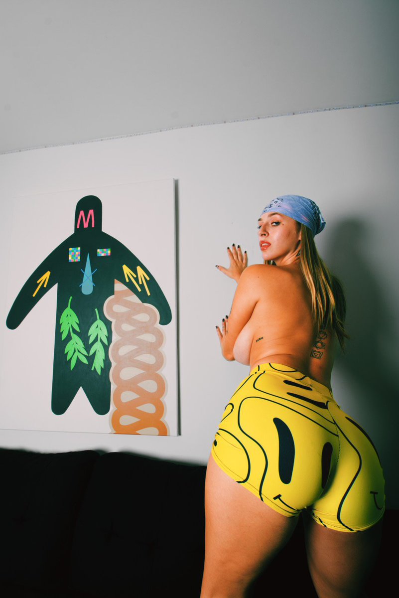 AngelYoung11145's tweet photo. F*CK IT, sending a nudie to everyone that says hi https://t.co/kBuT7ckc2i
