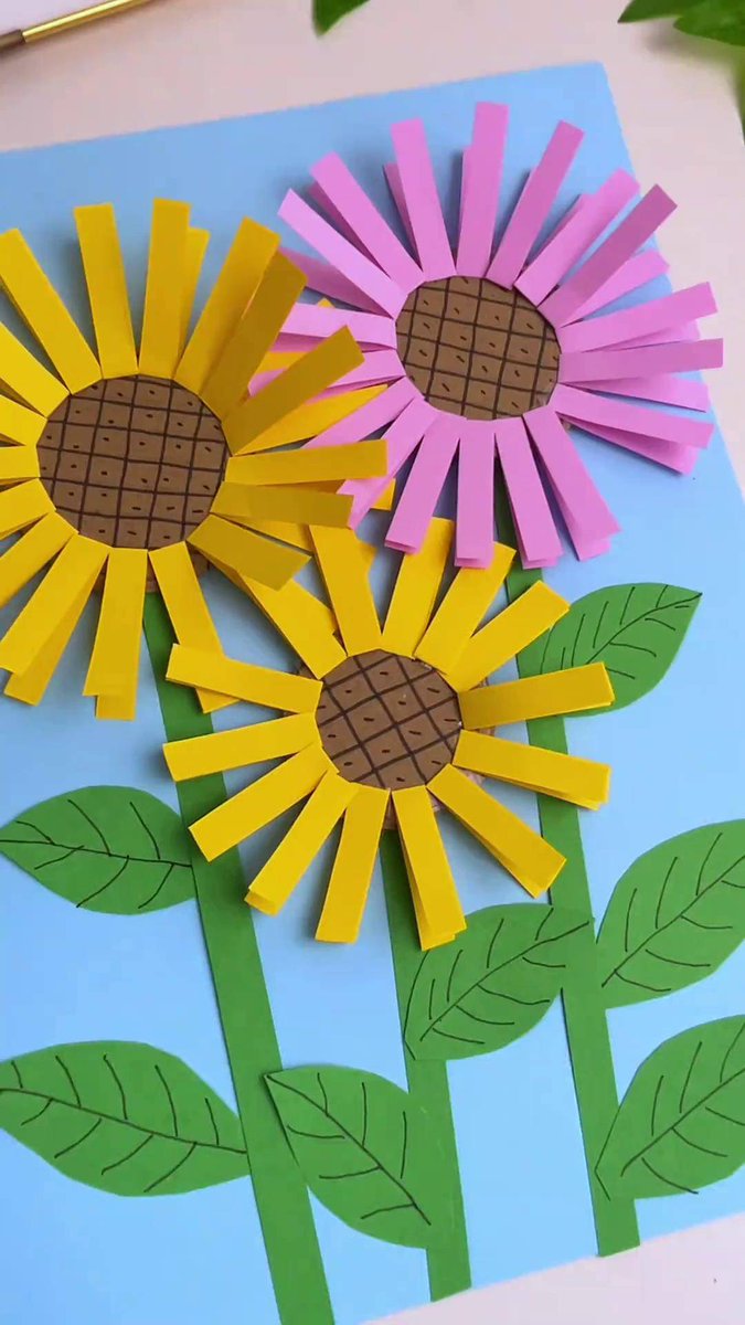 SP_HeywoodNorth's tweet photo. [Dive into color play and paper folds in today’s hands-on art workshop—small moves, big creative vibes!]， https://t.co/2lcL5icq8b