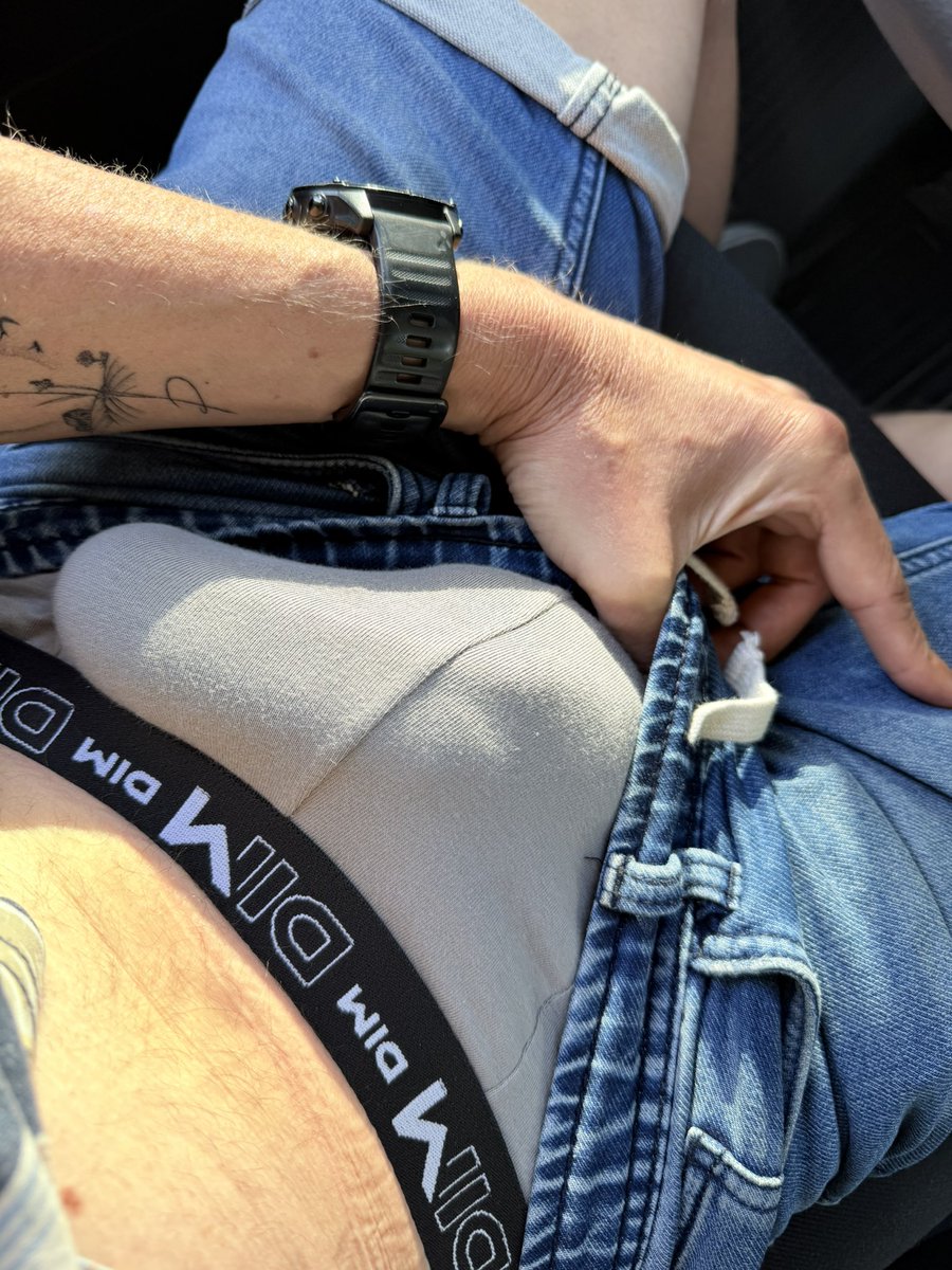 Travelboy1981's tweet photo. Morning problem 😬👀🫢 
#morningerection #gaycock #belgiumcocks #theblowers https://t.co/fUMT5q2vBF