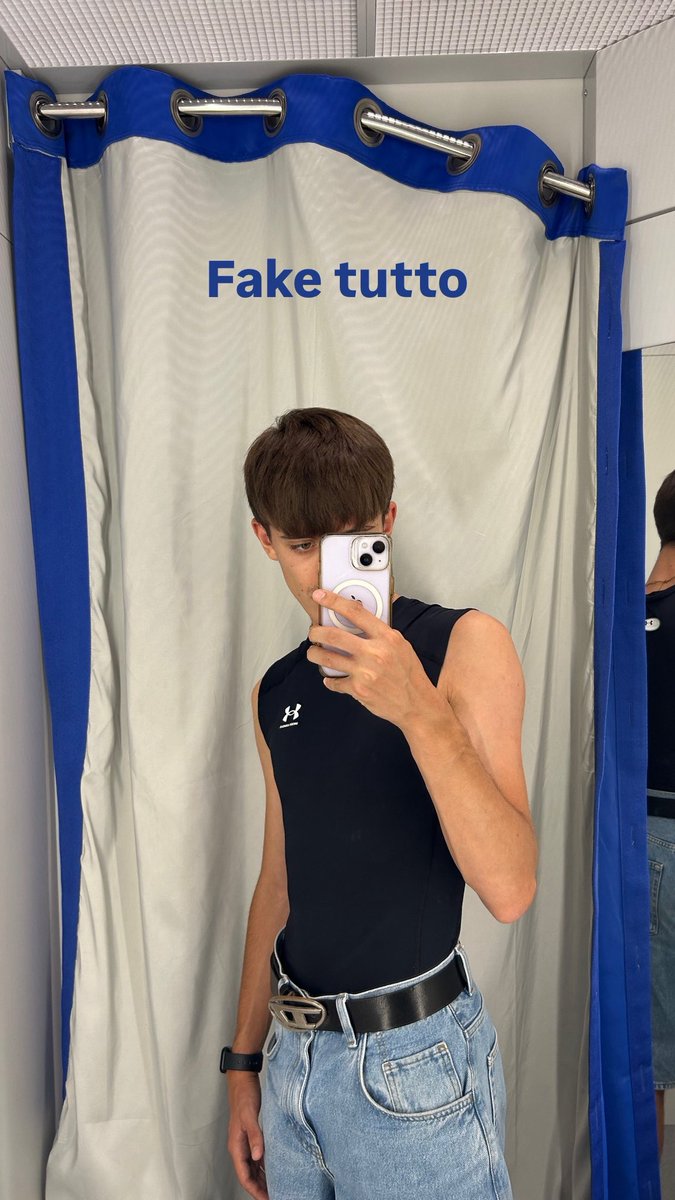 _valpp's tweet photo. Fake tutto https://t.co/rNgRh38FM1