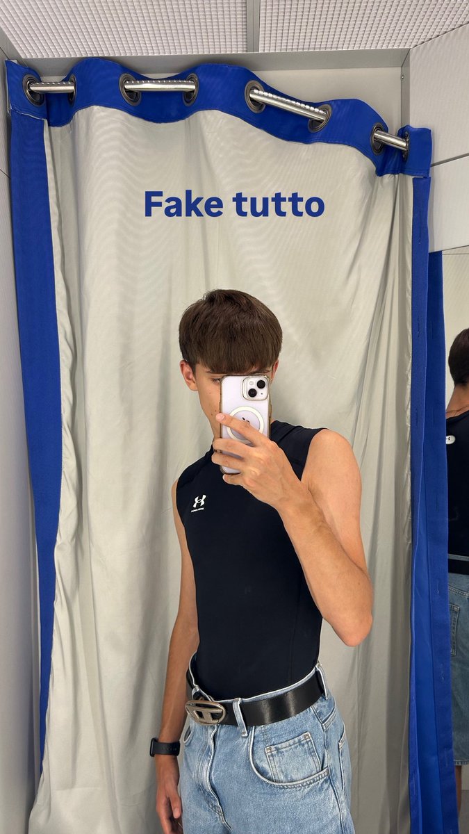 _valpp's tweet photo. Fake tutto https://t.co/rNgRh38FM1