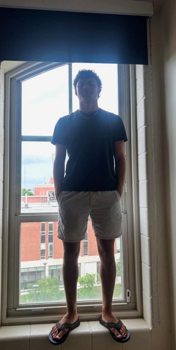 GoonerMikeM's tweet photo. Goon to your roommate https://t.co/wk6MaCfyiY