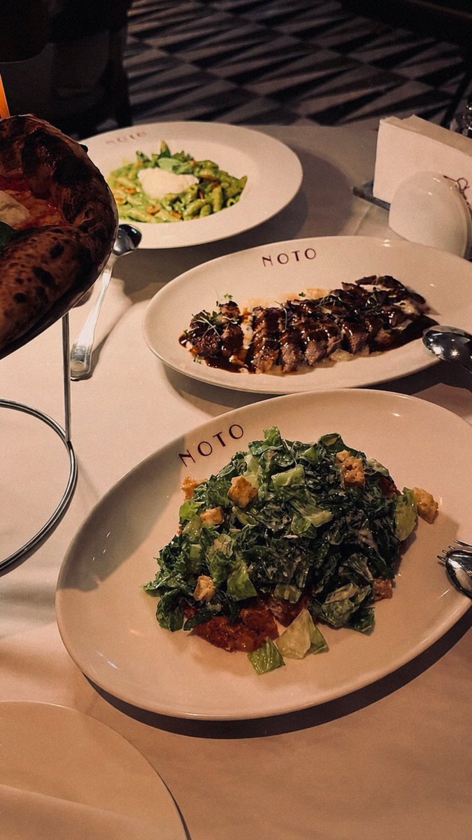 L5l2o's tweet photo. Family dinner 🍽️❤️ https://t.co/G3bsl2na7Z