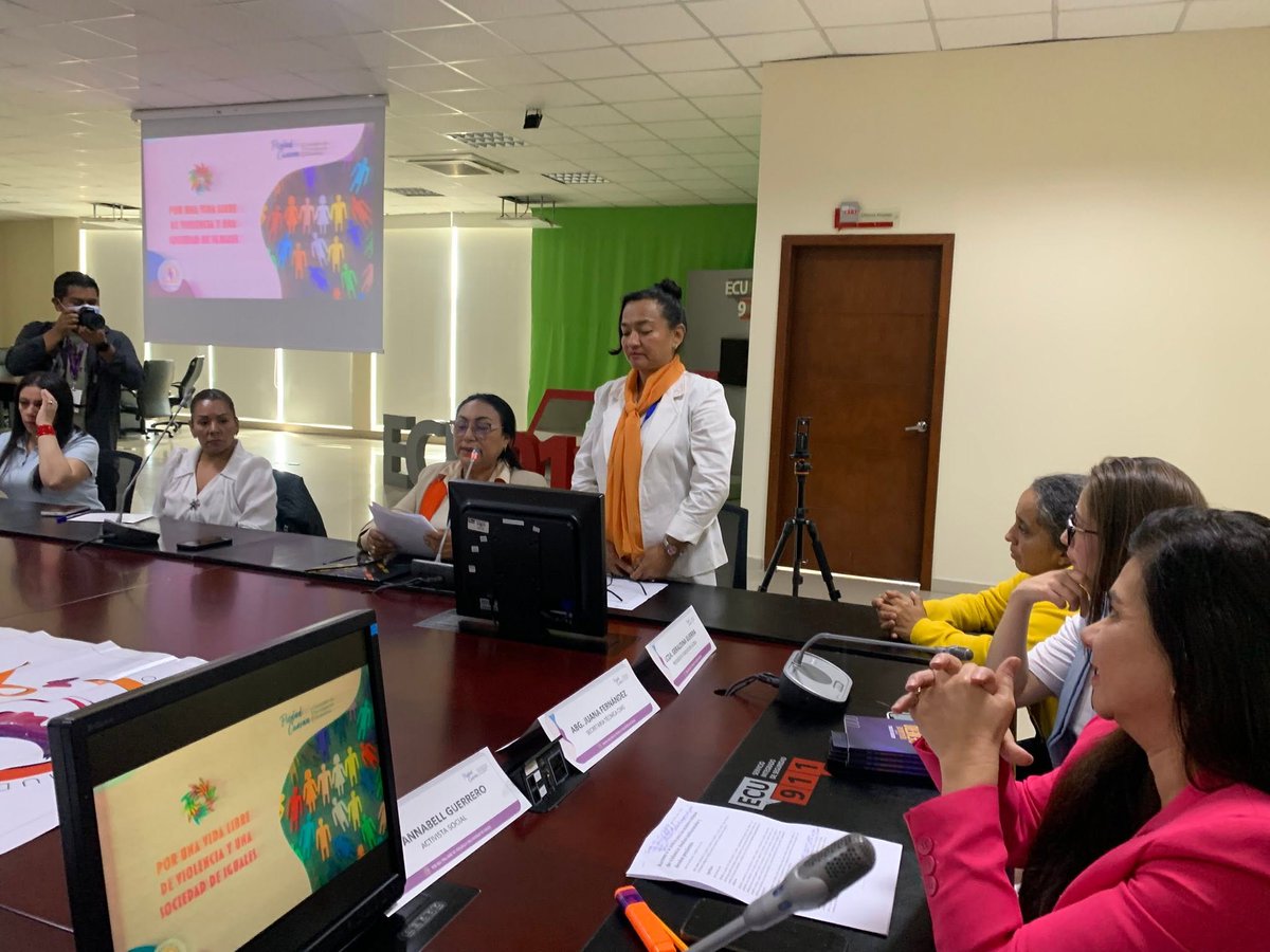 AldeaFundacion's tweet photo. #LibresDeViolencias | Hoy participamos en el conversatorio “Por una vida libre de violencia y una sociedad de iguales”, iniciativa del Observatorio Ciudadano LOPEVCM, con delegadas de 18 provincias.
#NiUnaMenos https://t.co/qgqUr8HFsP