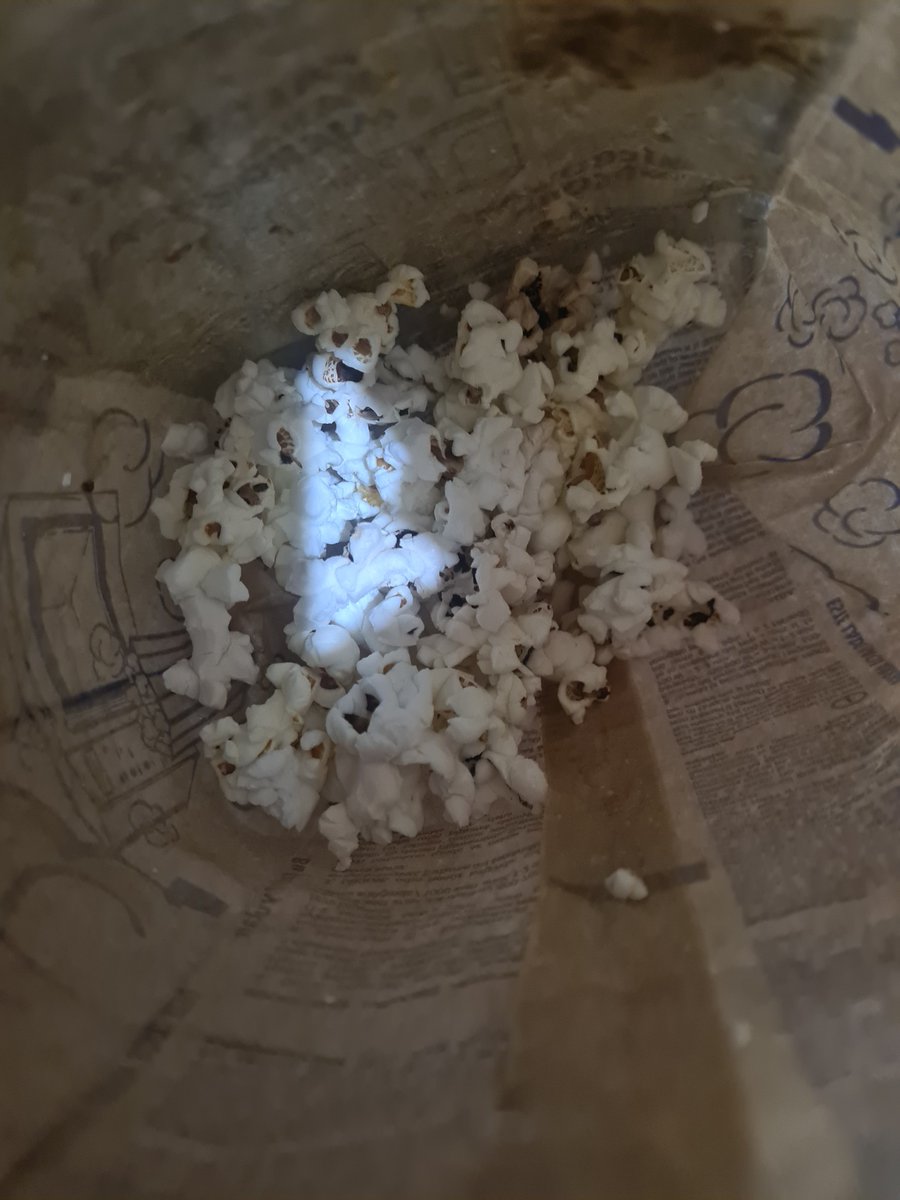 omadlng's tweet photo. *total intake : ~865c

(130c popcorn + 69c bar + 189c yogurt) https://t.co/YFjRQmJTAj