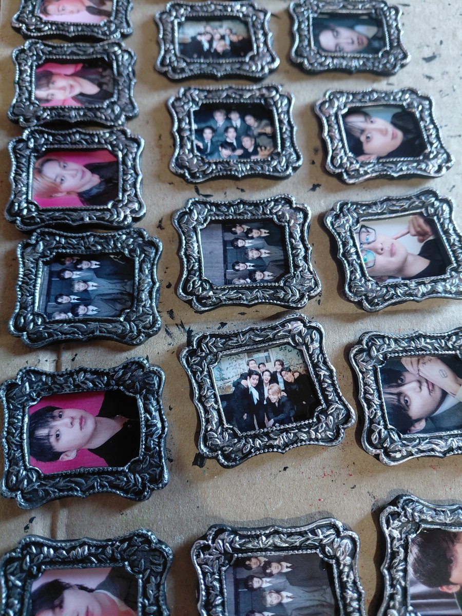 jkl0vie's tweet photo. Haciendo los freebies para las armys de mierda https://t.co/O16JHJdAL3