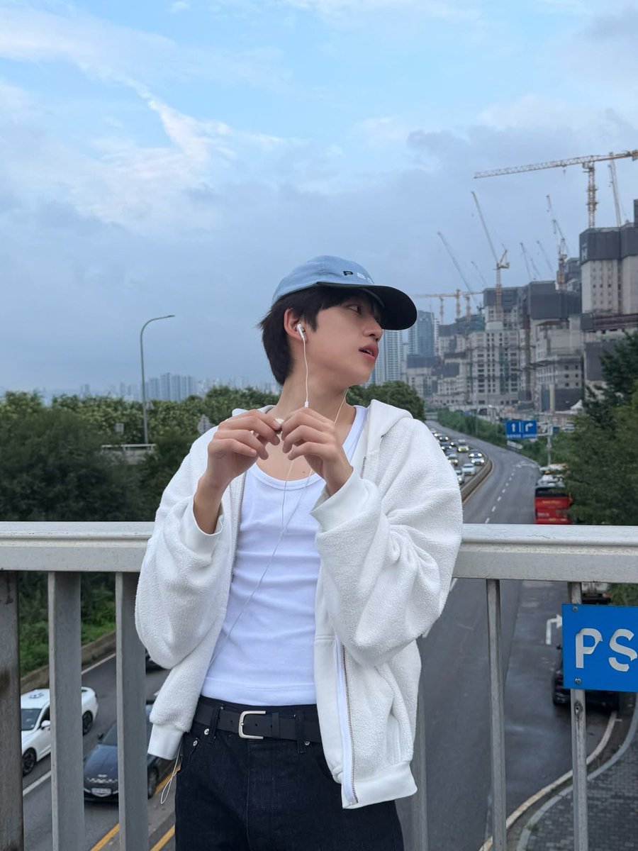 jangkaesseongg's tweet photo. 현실에 존재할 거 처럼 구는 행위를 자제하셔야 https://t.co/Rq0fz0n0G6