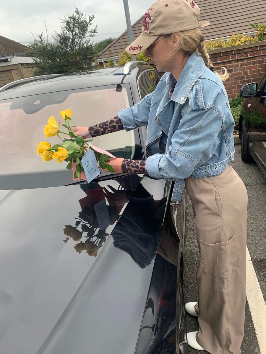 ActivityMft's tweet photo. Wanted to do something in my dads honour 🙏🏼 

So today me and my friend Olivia went to our local hospice and hopefully brought a few smiles for people on a difficult day 💛 in memory of my dad and everyone struggling right now 🫶🏼❤️‍🩹 https://t.co/7dByAMFlX8