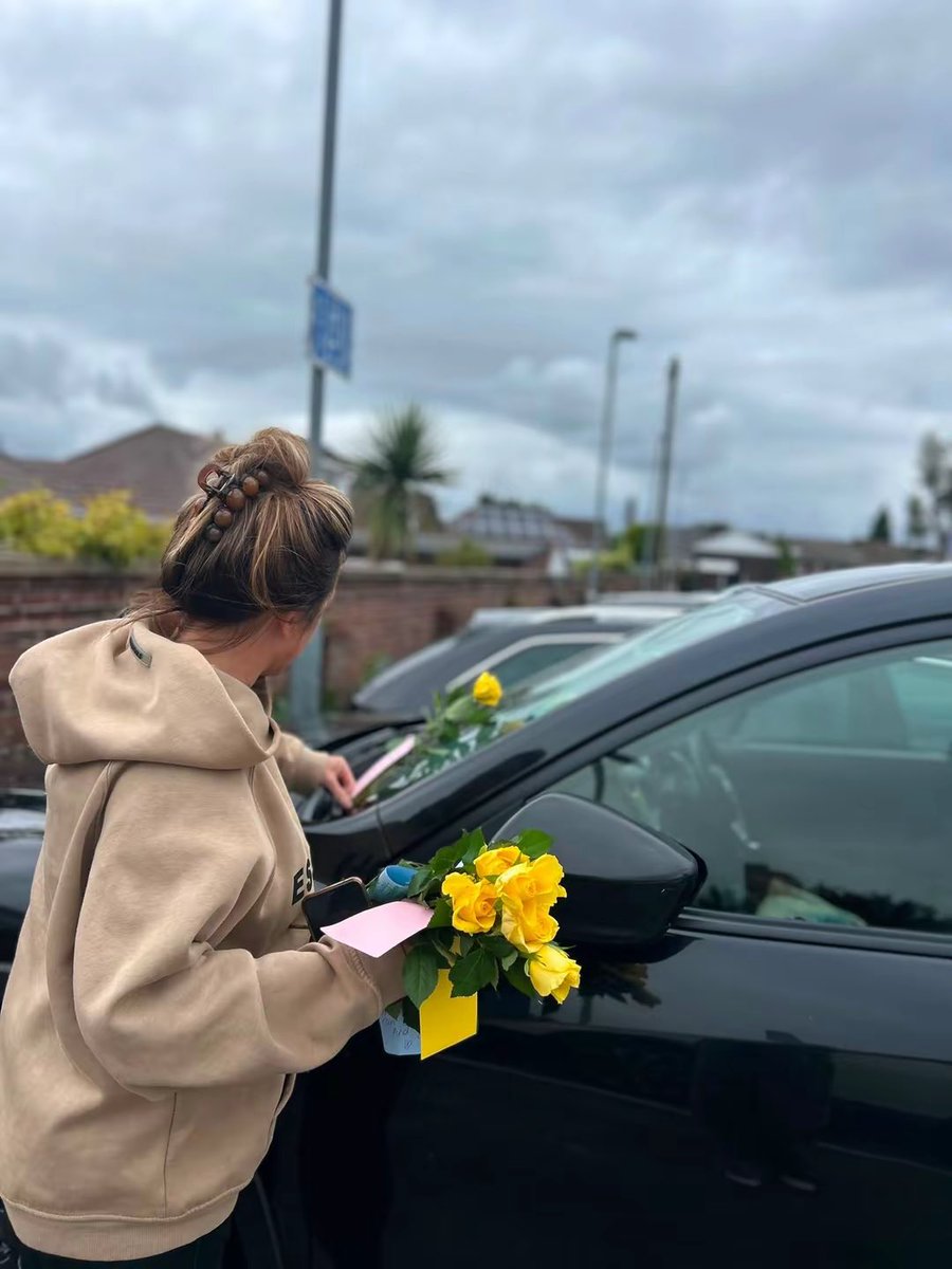 ActivityMft's tweet photo. Wanted to do something in my dads honour 🙏🏼 

So today me and my friend Olivia went to our local hospice and hopefully brought a few smiles for people on a difficult day 💛 in memory of my dad and everyone struggling right now 🫶🏼❤️‍🩹 https://t.co/7dByAMFlX8