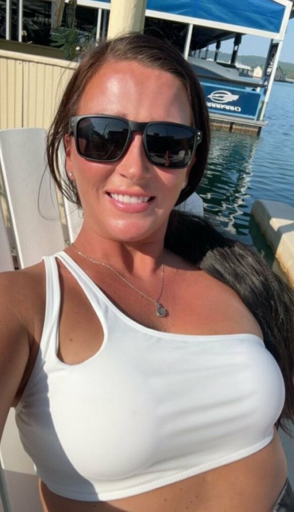 ChloeClark87's tweet photo. I’m 40 anyone near can add me up https://t.co/idHwQV1Szp