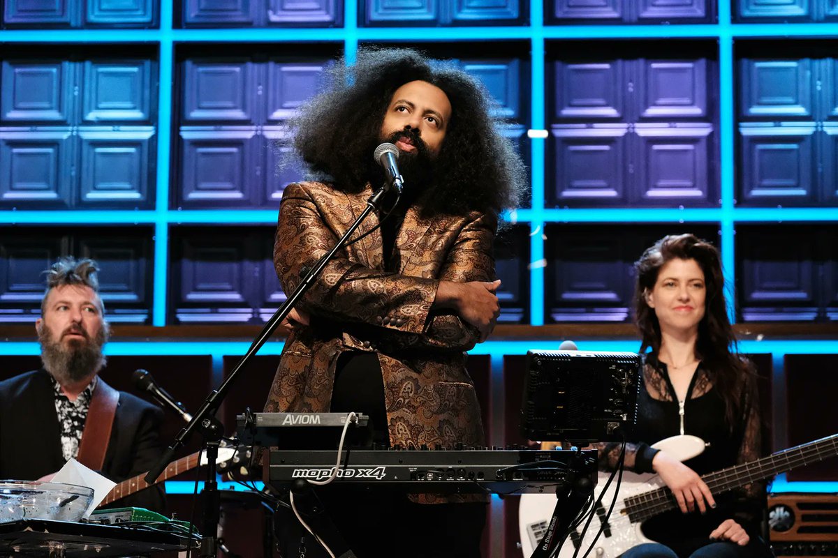 RollingStone's tweet photo. Rolling Stone spoke with five women who dated Reggie Watts.

They detailed a pattern of him prioritizing his needs above their own, chipping away at their self-confidence, and encouraging  them to take substances with him.

Read: https://t.co/1uKavvH7vC https://t.co/AKcW7Kjjzl