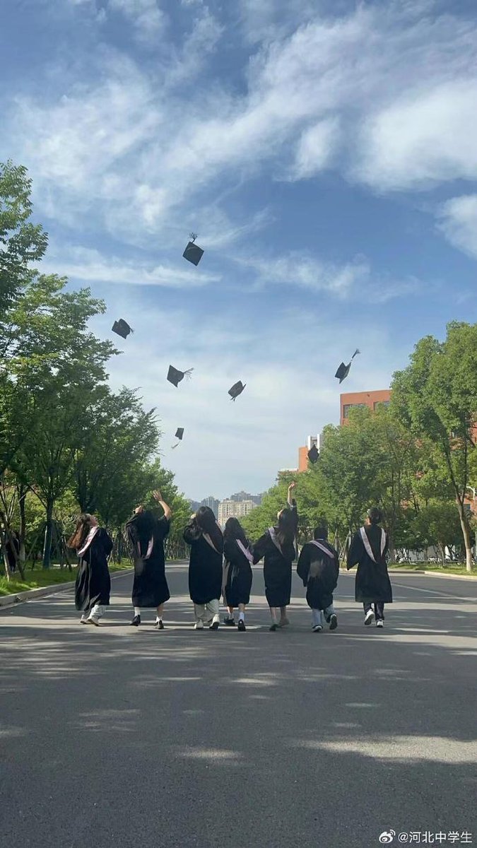 ward_jared30's tweet photo. Graduation check  Off to chase the next chapter with my favorite crew—memories that’ll stick way past the tassel toss. Forever grateful for these days! https://t.co/gs3kbBR7E6