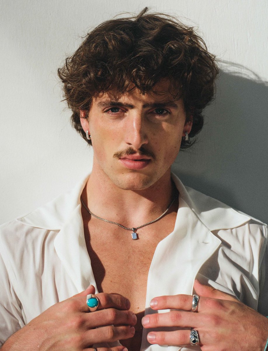 PopBase's tweet photo. Benson Boone earns his first RIAA Diamond certification with ‘Beautiful Things.’ https://t.co/41LtJU6qEO