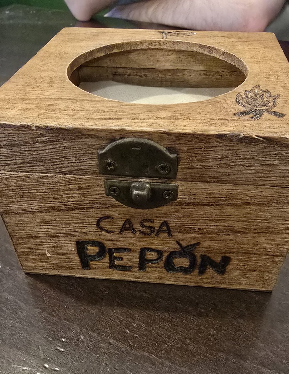 Ramxnchv's tweet photo. aqui hasta que hora es el vermu? @casa__pepa https://t.co/vDtPPSQM6K