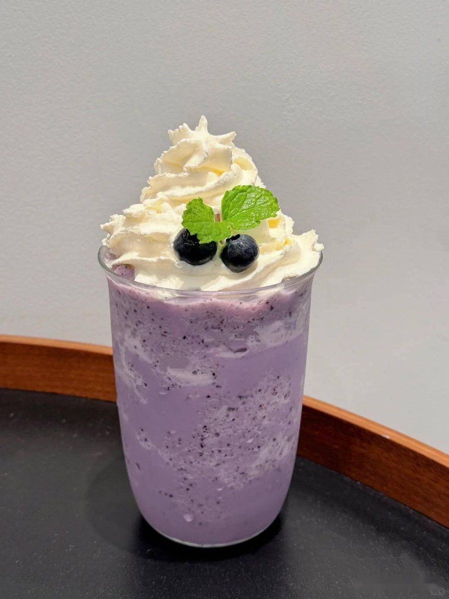 karthik12345c's tweet photo. Just tried the new wild blueberry Greek yogurt—creamy, packed with real fruit chunks, and only 12g of sugar. Perfect morning pick-me-up! ， https://t.co/31arYIiYK4