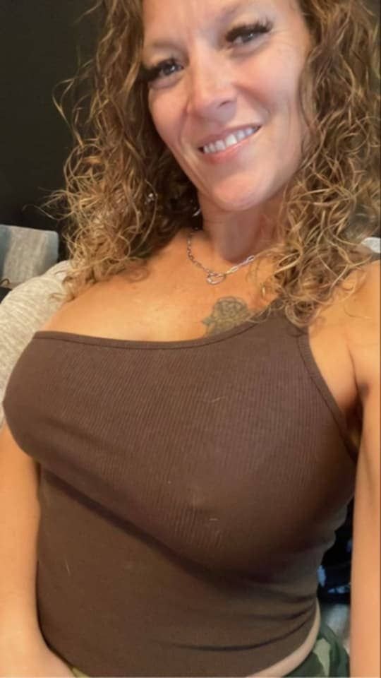 rayna_435's tweet photo. Be honest,do old woman looks sexy 🥰🥰?? https://t.co/UkCKEl8Va2