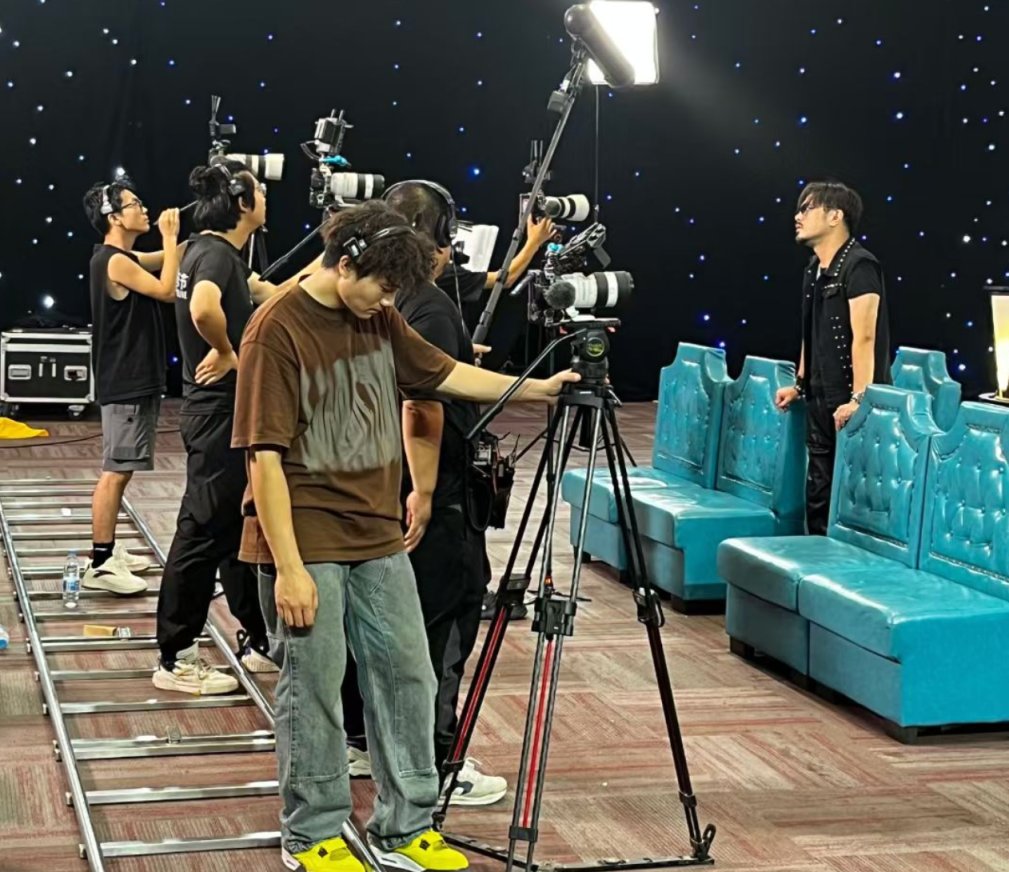 OmaryAsumani's tweet photo. Just checked in at the hottest variety show filming site! The set vibes are insane, can’t wait to share more behind-the-scenes clips later ， https://t.co/sOB1SOPxHr