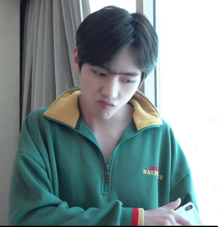 taeprettyeyes's tweet photo. Don't baby your idols then what i am supposed to do 😭 https://t.co/fvtM4oq2YW