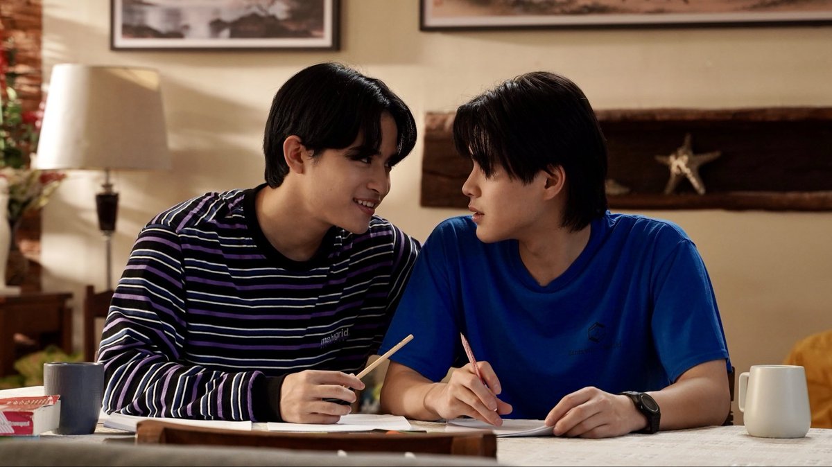 hubboyslove's tweet photo. Stills de #KissMeRemember, o novo BL da GMMTV com BarcodeKin e KenPaul.

Após perder a memória, um jovem é salvo de um afogamento com respiração boca a boca. Ao percebi que cada beijo faz suas lembranças voltarem, ele passa a querer beijar seu salvador o tempo todo. https://t.co/NtwXeuN4Kc
